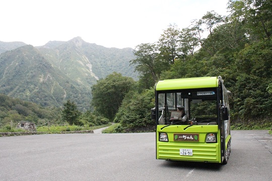 谷川岳アクセス用電気バス。